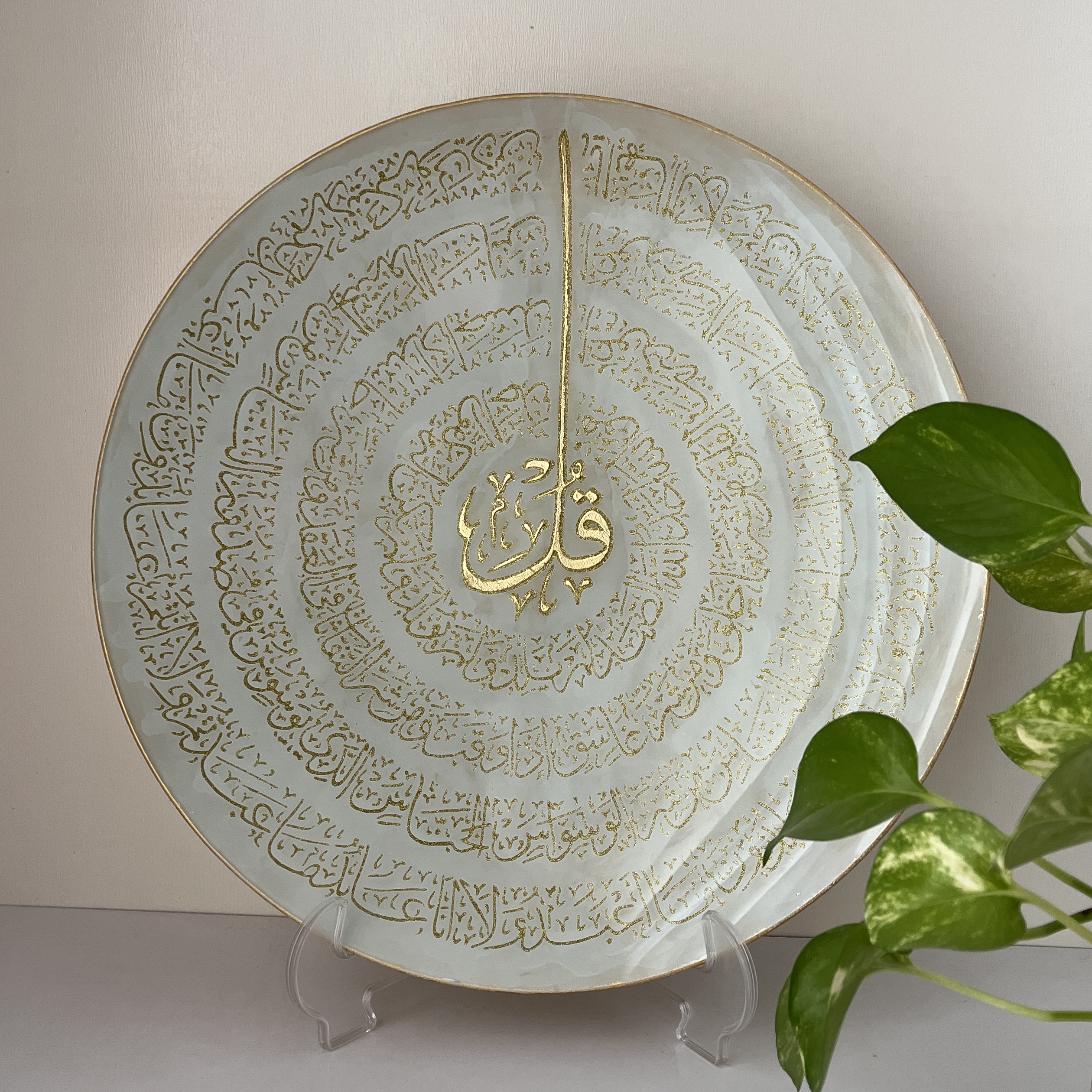 بشقاب دیوارکوب شیشه ای طرح چهارقل آبی سفید